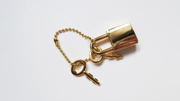 Padlock With 2 Keys and a Chain - Gold